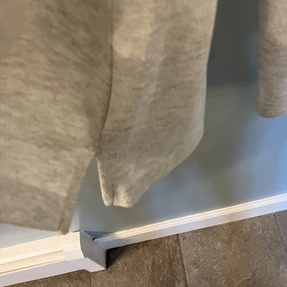 Matty M Women's Gray V -Neck Tunic Long Sleeve Top Large - Picture 4 of 5